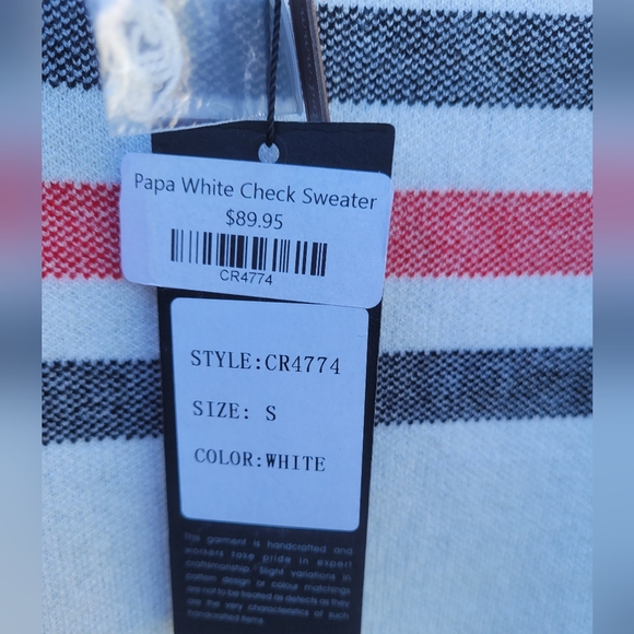 Beautiful sweater! - Picture 3 of 6